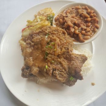 The Prime Smokehouse - Smothered pork chops, black eye peas - Barbeque Near Me - Rocky Mount, North Carolina The Prime Smokehouse - Smothered pork chops, black eye peas - Barbeque Near Me - Rocky Mount, North Carolina