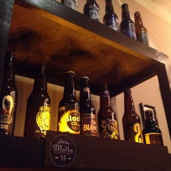 Malta 33 - Las botellas están divididas por estilos para facilitar tu elección.