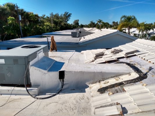 Murphy's Roofing Logo