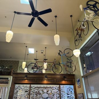 Linn's Restaurant - Fun atmosphere - American Near Me - Cambria, California Linn's Restaurant - Fun atmosphere - American Near Me - Cambria, California