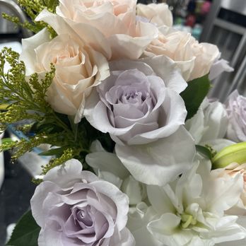 Sugar & Blooms - a closeup of a vase of flowers - Custom Cakes Near Me