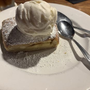 Edelweiss Biergarten - Apple streudel - German Near Me - Phoenix, Arizona