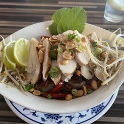 Sizzling House Restaurant - Chicken Pad Thai dish. Nice spicy bite
