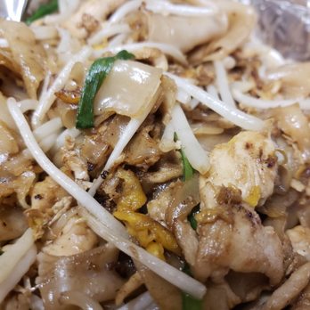 Basil Delight - Chow Kueh Teow Noodles of fun! - Thai Near Me - Pleasanton, California