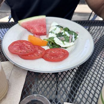Uptown Eats - Scrambled egg whites with fresh fruit and tomatoes. - Cafes Near Me - St. Petersburg, Florida