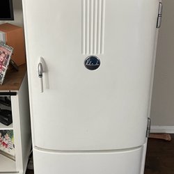 Advantage Appliance - 1950 Kelvinator I restored. I don't usually work on antiques, but older appliances are definitely worth repairing and this guy runs great!