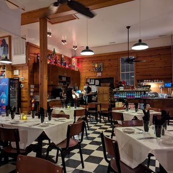 Top 3 Restaurants for Valentine’s Day Dinner on the Crystal Coast