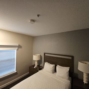 WorldMark Windsor - One room with a Ueen Bed - Hotels Near Me - Windsor, California