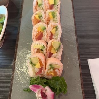 Sushi Ichii - Sea World roll! Tuna Salmon Yellowtail Avocado Cucumber Mango in soy paper - Sushi Bars Near Me - Katy, Texas
