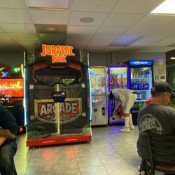 Stratton's Pizzeria - Arcade games