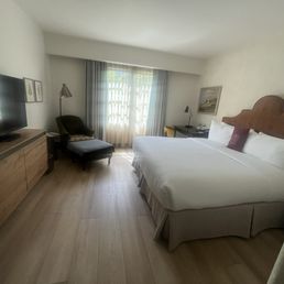 Beautiful room! Bring your own pillows! Beautiful room! Bring your own pillows!