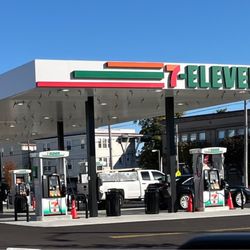 7-Eleven - Gas pumps