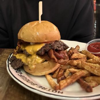 Notre-Boeuf-de-Grâce - Burgers Near Me - Montreal, Quebec Notre-Boeuf-de-Grâce - Burgers Near Me - Montreal, Quebec