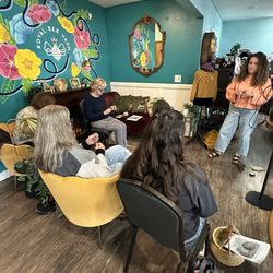 Royal Bee Yarn Shop - Knitting class
