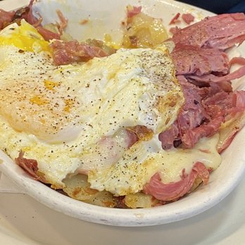 Maple N Jams Cafe - Corned Beef Brisket Skillet - American Near Me - Burbank, Illinois Maple N Jams Cafe - Corned Beef Brisket Skillet - American Near Me - Burbank, Illinois