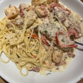Olive Garden Italian Restaurant - chicken and shrimp carbonara - Italian Near Me - Oxnard, California