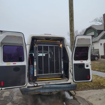 JW Reliable Transportation - Heavy duty wheelchair lift for bariatric wheelchairs - Medical Transportation Near Me JW Reliable Transportation - Heavy duty wheelchair lift for bariatric wheelchairs - Medical Transportation Near Me