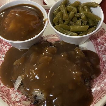 The Bar-B-Q Barn - Chopped Beef Dinner with green beans and mashed potatoes. - Barbeque Near Me - Harrisburg, Illinois