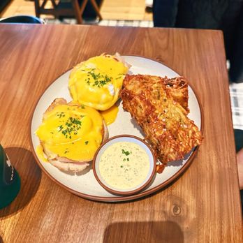Yardbird Table & Bar - Classic Yardbird Benedict - New American Near Me - Chicago, Illinois Yardbird Table & Bar - Classic Yardbird Benedict - New American Near Me - Chicago, Illinois