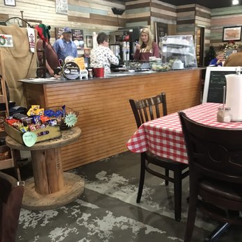 R House - Inside - Fast Food Near Me - Columbia, Mississippi