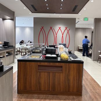 Sakura Lounge - Airport Lounges Near Me - Honolulu, Hawaii Sakura Lounge - Airport Lounges Near Me - Honolulu, Hawaii