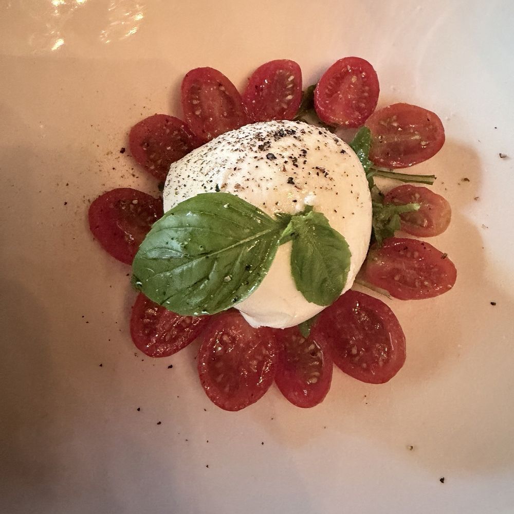 La Cucina - Buffalo mozzarella, basil and tomatoes. A classic! - Italian Near Me - Luzern, LU La Cucina - Buffalo mozzarella, basil and tomatoes. A classic! - Italian Near Me - Luzern, LU