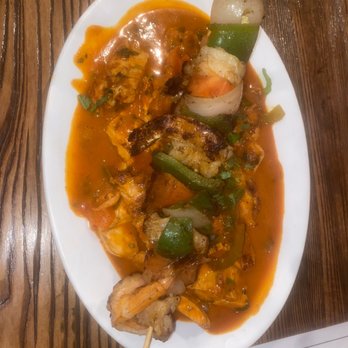 Seis Vecinos Restaurant - Chicken guisado grilled shrimp and peppers - Latin American Near Me - Bronx, New York Seis Vecinos Restaurant - Chicken guisado grilled shrimp and peppers - Latin American Near Me - Bronx, New York