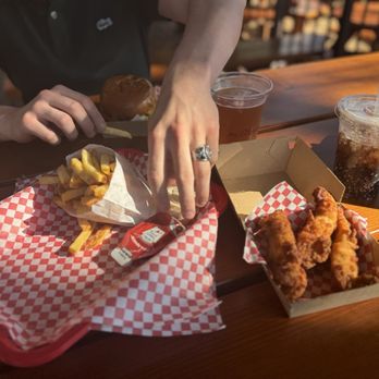 Small Cheval- Wilmette - Fast Food Near Me - Wilmette, Illinois