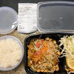 Drunken Noodles Taste Of Thai - Sticky rice and Som Tum (Papaya salad), regular style.