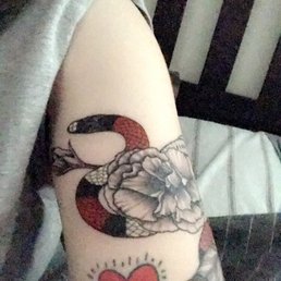 probably not the best photo of my new snek since she's still healing, so be sure to check out his instagram @inkidu_drew probably not the best photo of my new snek since she's still healing, so be sure to check out his instagram @inkidu_drew