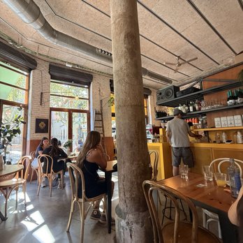 Oma Bistró - Interior - Breakfast & Brunch Near Me - Barcelona, B Oma Bistró - Interior - Breakfast & Brunch Near Me - Barcelona, B