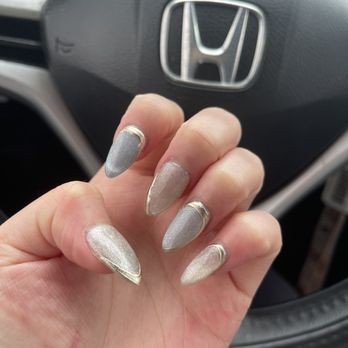 Lavish Nail Studio - Nail Salons Near Me - Garden Grove, California
