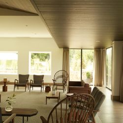 Mountainside Treatment Center - Canaan - Detox Lounge