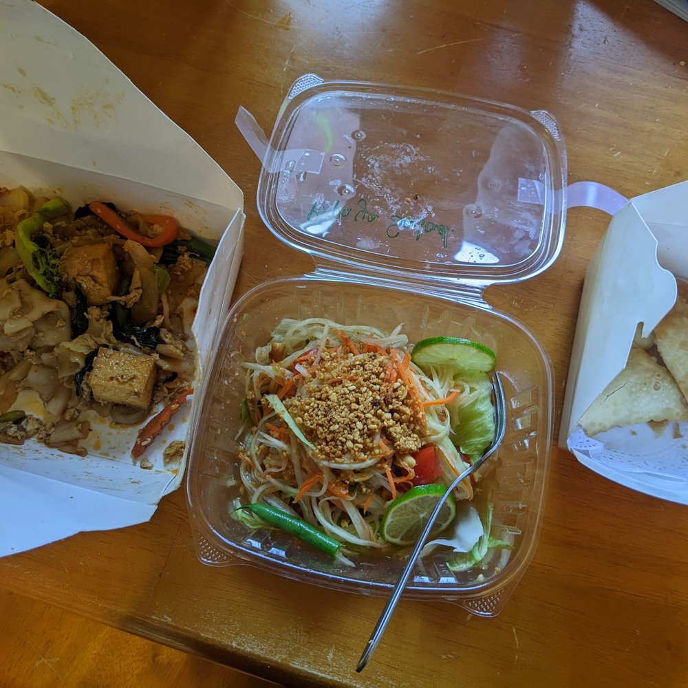 Ban Hua Sai - Pad khee mao, papaya salad, crab rangoon - Thai Near Me - Seattle, Washington Ban Hua Sai - Pad khee mao, papaya salad, crab rangoon - Thai Near Me - Seattle, Washington