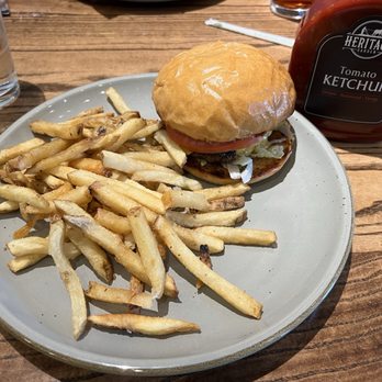 Cafe Homestead - DELUXE CHEESE BURGER - American Near Me - Waco, Texas
