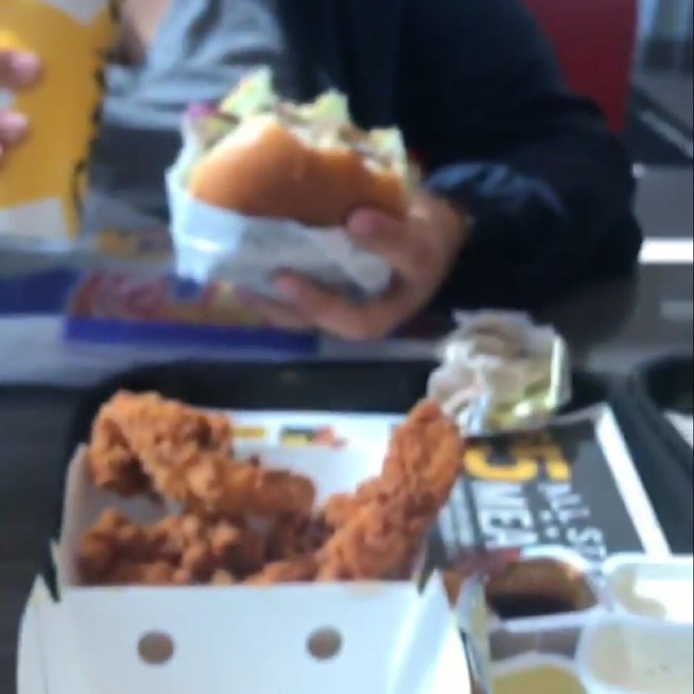 Carl's Jr - Fast Food Near Me - Riverside, California