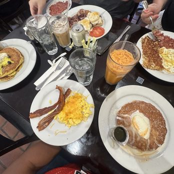 Bea Bea's - You get lots of food! - Coffee & Tea Near Me - Burbank, California Bea Bea's - You get lots of food! - Coffee & Tea Near Me - Burbank, California