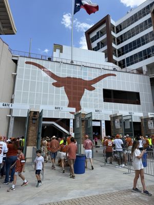 Darrell K Royal Texas Memorial Stadium by null