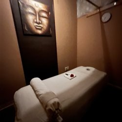 Zen Foot Massage - Notice the bars up there so they can walk in you.