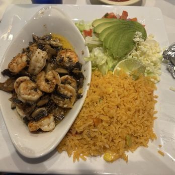 Aqui Mero - Sautéed shrimp and mushrooms - Mexican Near Me - Cary, North Carolina