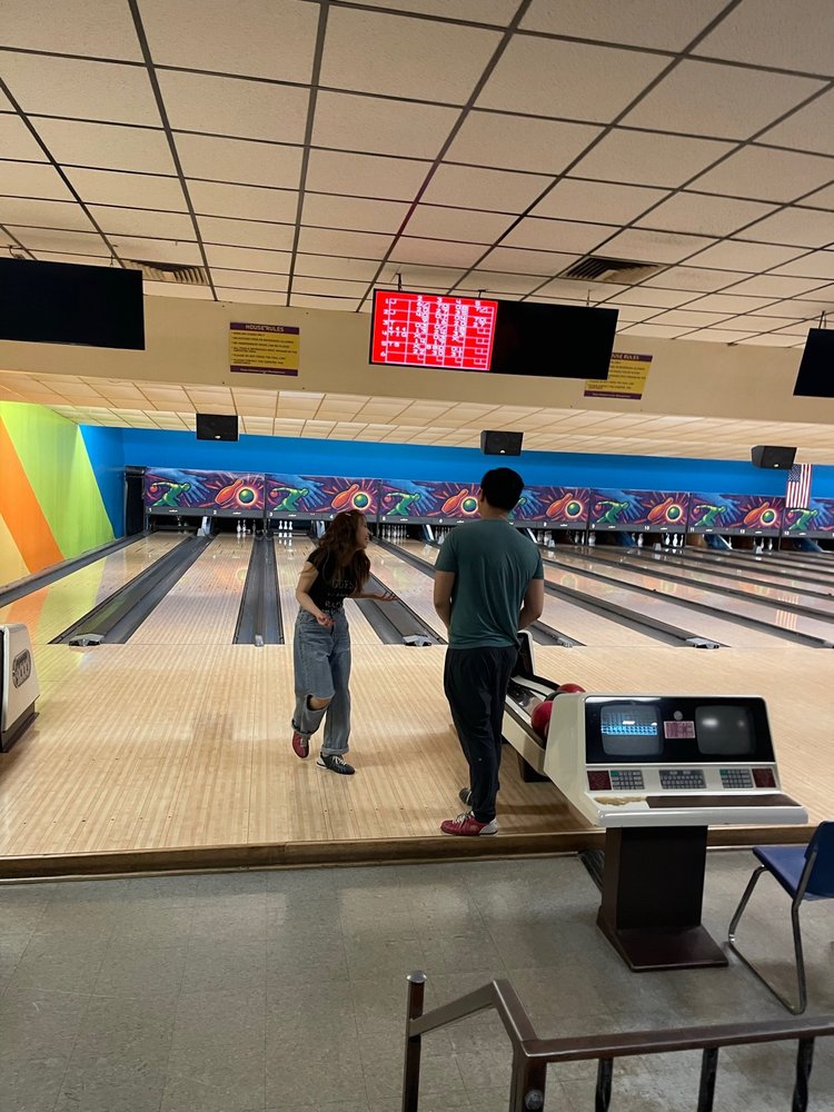 PLUM HOLLOW LANES 15 Reviews 21900 W 9 Mile Rd, Southfield