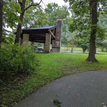Les Arends Forest Preserve - Picnic pavilion - Parks Near Me - Moosehart, Illinois