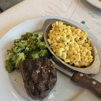 Splash by the Sea - Filet with broccoli and Mac and Cheese - Seafood Near Me - North Topsail Beach, North Carolina
