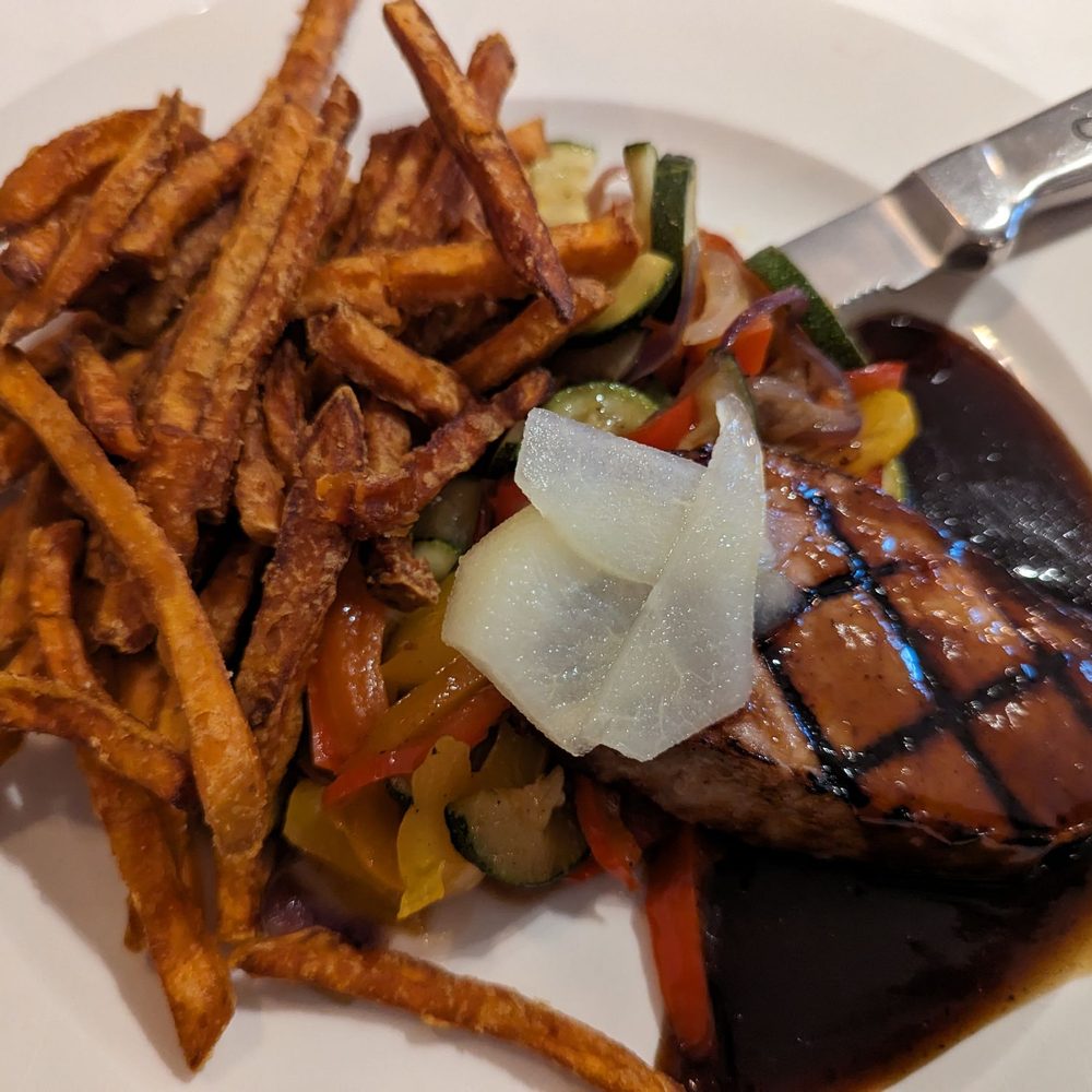 Cochon Dingue - Steak - Canadian (New) Near Me - Lévis, Quebec Cochon Dingue - Steak - Canadian (New) Near Me - Lévis, Quebec