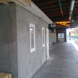 U-Bahnhof Fuhlsbüttel Nord - Neues hässliches Gebäude auf dem Bahnsteig. Damit sind die Bauarbeiten erledigt