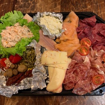 Gut Ottenstein - New Year's Eve platter (a big bottle of champagne was also included). - Organic Stores Near Me - Vienna, 9 Gut Ottenstein - New Year's Eve platter (a big bottle of champagne was also included). - Organic Stores Near Me - Vienna, 9