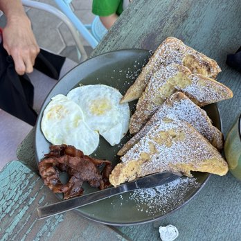 The Parched Oak - Traditional French Toast - American Near Me - Deland, Florida