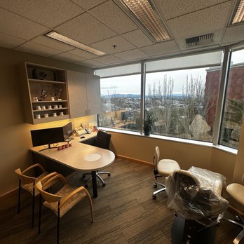 Cohanim Smileworks - Consult room - Orthodontists Near Me - Seattle, Washington Cohanim Smileworks - Consult room - Orthodontists Near Me - Seattle, Washington