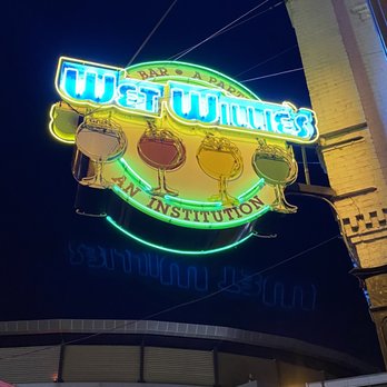 Beale Street - Wet Willie's sign - Local Flavor Near Me - Memphis, Tennessee