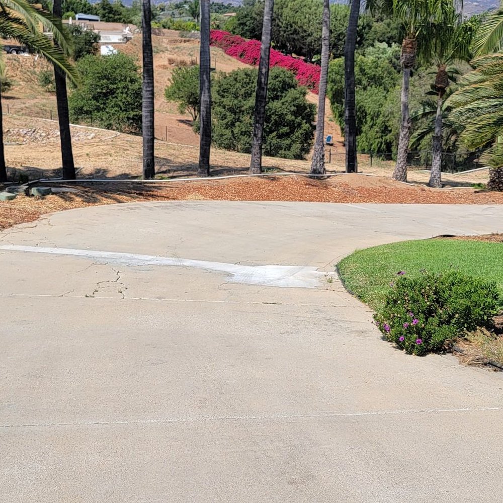Vicente Landscaping General Construction - Mulch on both sides of driveway. - Landscaping Near Me Vicente Landscaping General Construction - Mulch on both sides of driveway. - Landscaping Near Me